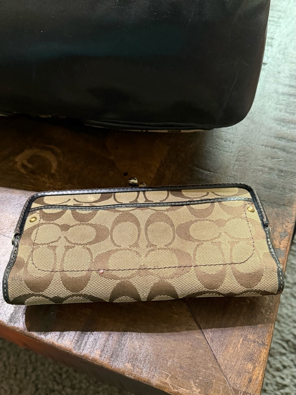 Coach Legacy Signature Canvas Leather Shoulder Bag w/matching wallet - Picture 10 of 16